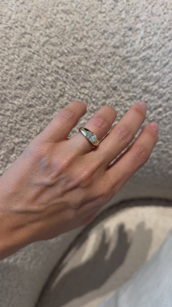 Oval Half Bezel